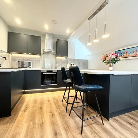 The Apartments, 1 Bed, Pets Welcome 아파트 *
